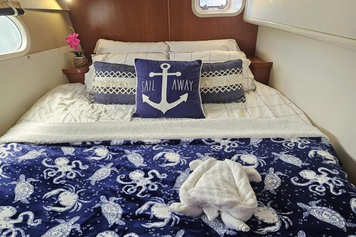 Cozy boat bedroom with nautical decor and octopus-themed bedding.